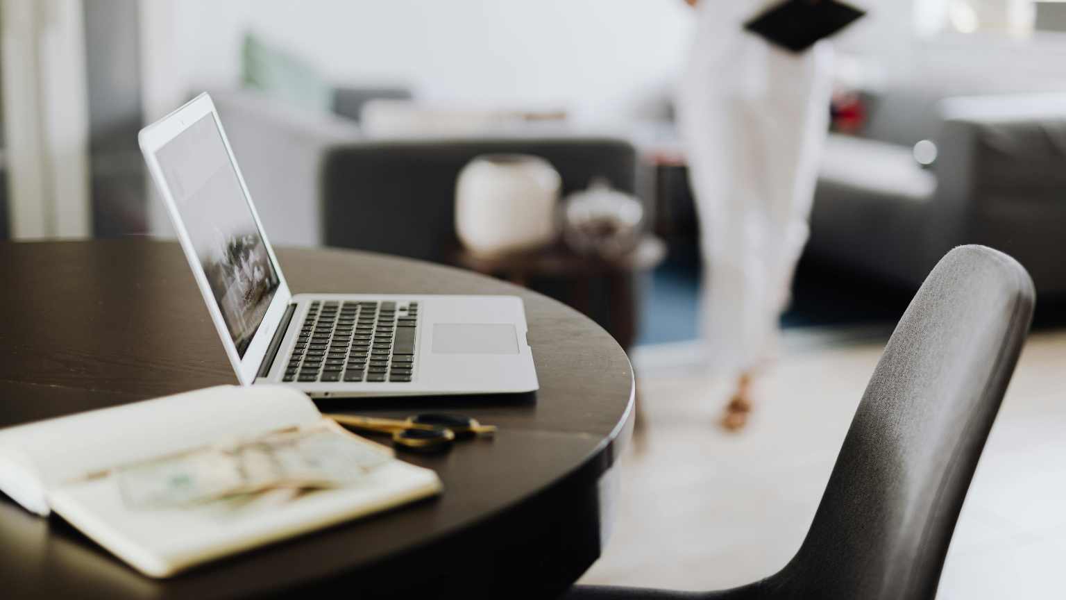 Tapiceria en Madrid para oficinas en casa comodidad y estetica en tu espacio de trabajo